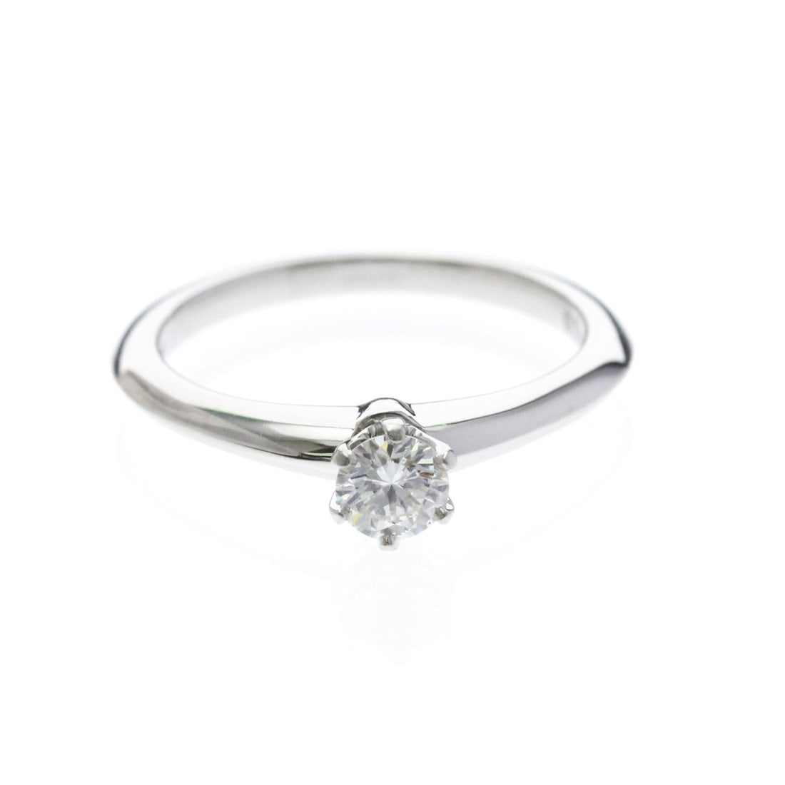 Tiffany Solitaire Diamond Ring Platinum Fashion Diamond Band Ring Carat/0.25 Silver: --- Catalog ---Category: SizeWidth: 2mm / 0.08''Weight: 4.1g / 0.14oz.JP Size: 10US Size: 5Stone Size (HxW): 4.08mm x 4.10mm / 0.16'' x 0.16''Category: DesignType: Band ringColor: SilverMetal: Platinu