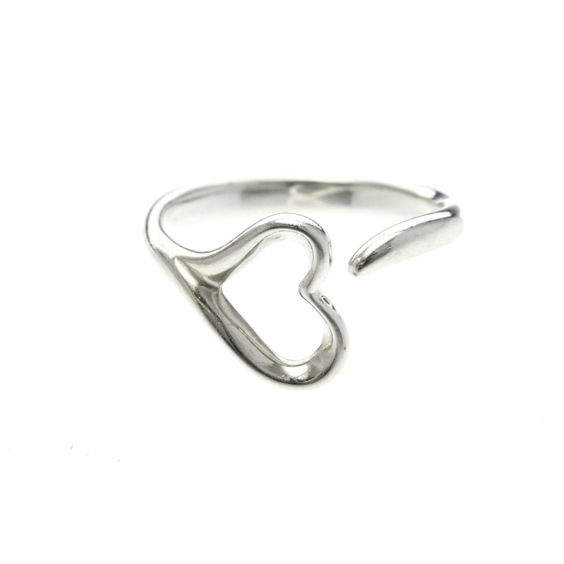 Tiffany Open Heart Ring Silver 925 Fashion No Stone Band Ring Silver: --- Catalog ---Category: SizeWidth: 2.8mm / 0.11''Weight: 2.7g / 0.09oz.JP Size: 15US Size: 7-7.5Stone Size (HxW): 11.50mm / 0.45''Category: DesignType: Band ringColor: SilverMetal: SilverStone: No St
