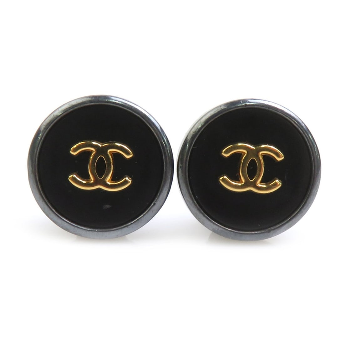 Chanel earrings, Coco Mark design, metal and plastic, gunmetal, black gold, women's, e62007i: --- Catalog ---Category: DesignType: Clip earringsColor: Black, Gold, GunmetalGender: WomenMaterial: Metal, PlasticCategory: GeneralBrand: ChanelCountry of Origin: France--- Item List ---Section: Cond
