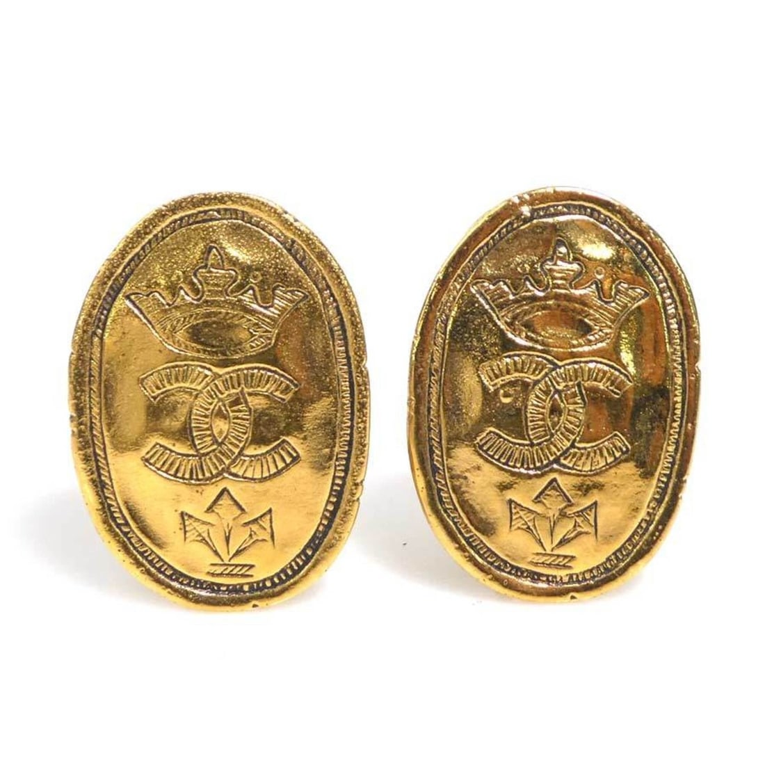 Chanel earrings, Coco Mark design, metal, gold, women's, e62011k: --- Catalog ---Category: SizeSize (HxWxD): 32.00mm x 23.00mm / 1.26'' x 0.91''Category: DesignType: Clip earringsColor: GoldGender: WomenMaterial: MetalCategory: GeneralBrand: ChanelCountry of Origin: