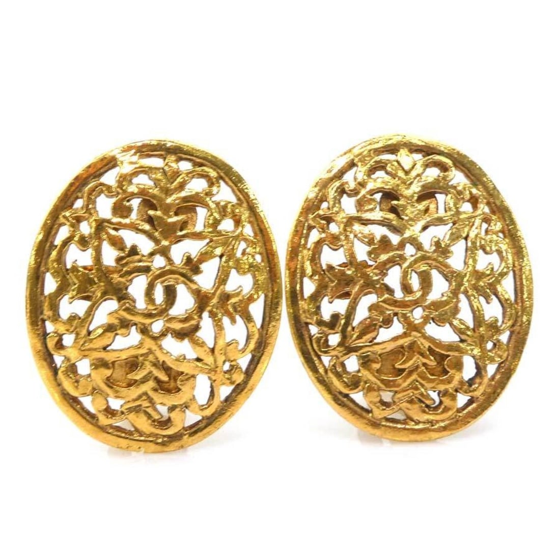 Chanel earrings, Coco Mark design, metal, gold, women's, e62010k: --- Catalog ---Category: SizeSize (HxWxD): 35.00mm x 30.00mm / 1.38'' x 1.18''Category: DesignType: Clip earringsColor: GoldGender: WomenMaterial: MetalCategory: GeneralBrand: ChanelCountry of Origin: