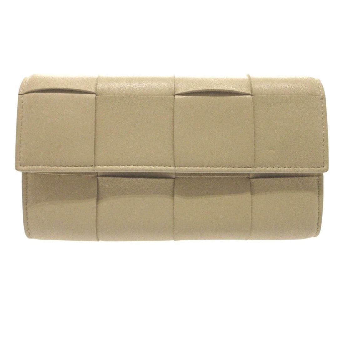 Excellent condition Bottega Veneta flap cassette large leather long wallet in beige: --- Catalog ---Category: SizeSize (HxWxD): 10.5cm x 19cm x 3.5cm / 4.13'' x 7.48'' x 1.37''Category: DesignType: Long wallet (bi-fold)Color: BeigeGender: WomenMaterial: Leather Category: GeneralBrand: