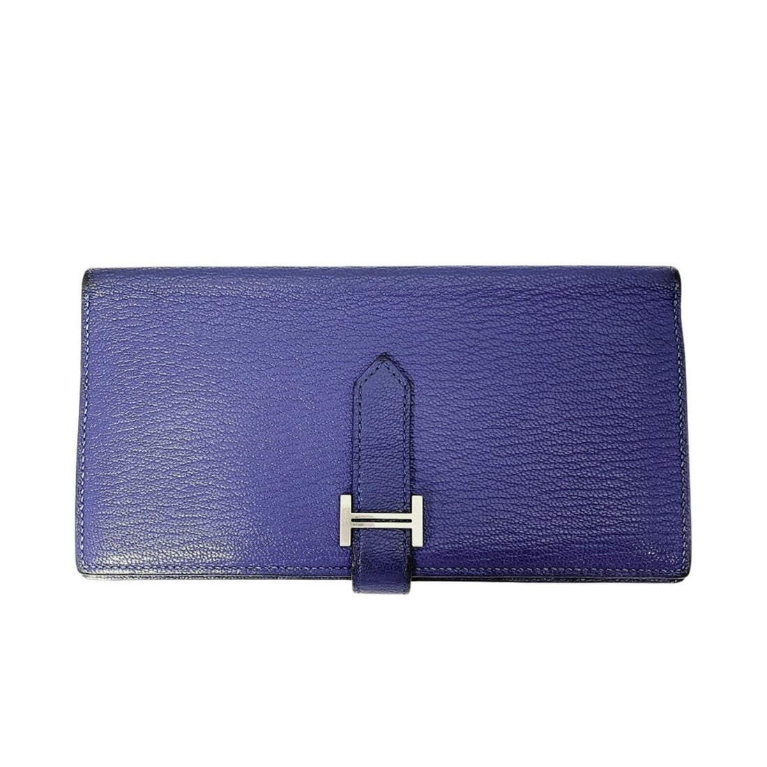 Hermes Bearn Soufflé Long Wallet, Chevre Leather, C Stamp, Blue: --- Catalog ---Category: SizeSize (HxWxD): 9.5cm x 17.5cm x 1cm / 3.74'' x 6.88'' x 0.39''Category: DesignType: Long wallet (bi-fold)Color: BlueGender: WomenMaterial: Chevre leather Category: GeneralB