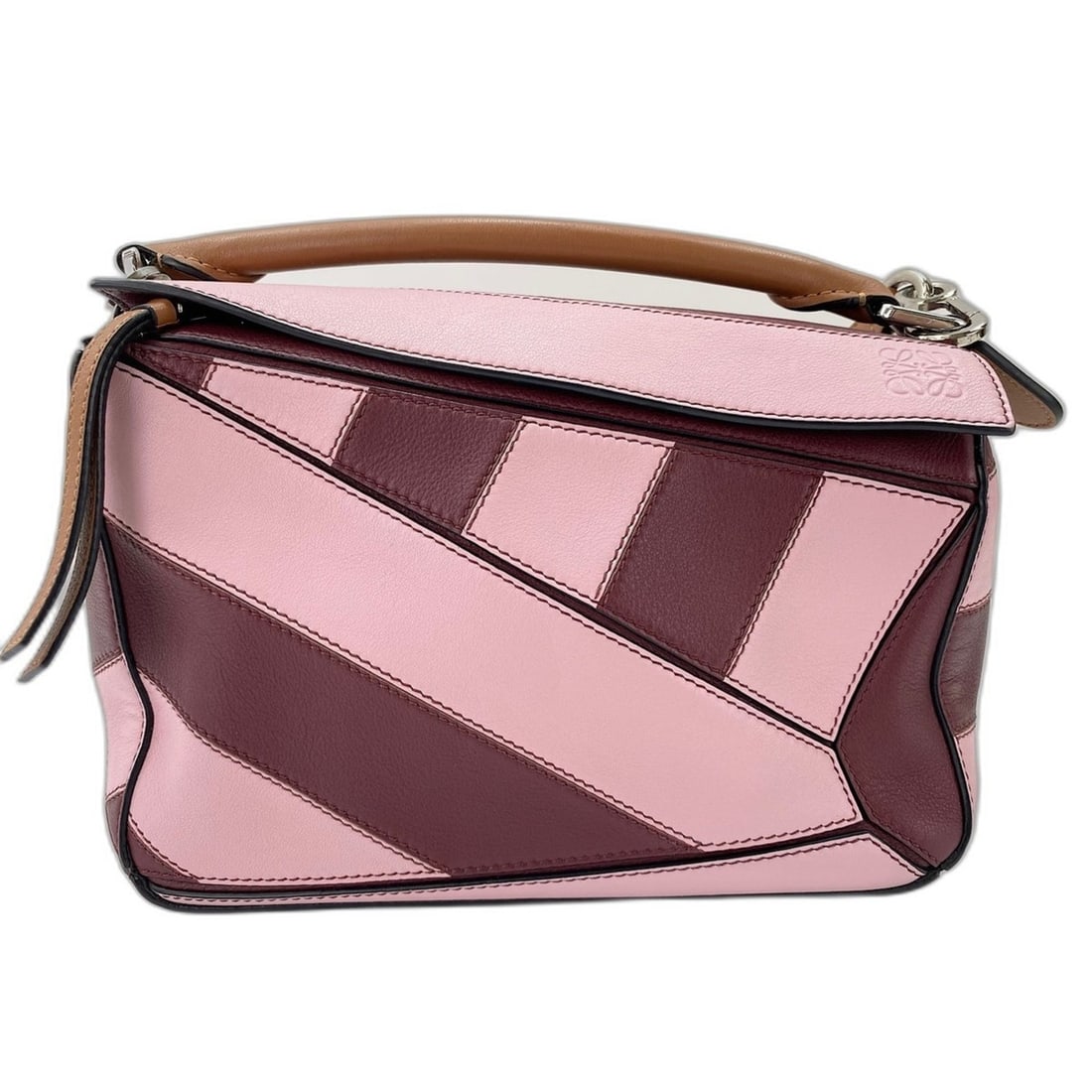 Loewe 2-Way Puzzle Bag Small Handbag Pink: --- Catalog ---Category: SizeHandle Drop: 6.00cm / 2.36''Size (HxWxD): 15cm x 24cm x 11cm / 5.9'' x 9.44'' x 4.33''Strap Length: 78cm - 111cm / 30.7'' - 43.7''Category: DesignType: HandbagColor: PinkG