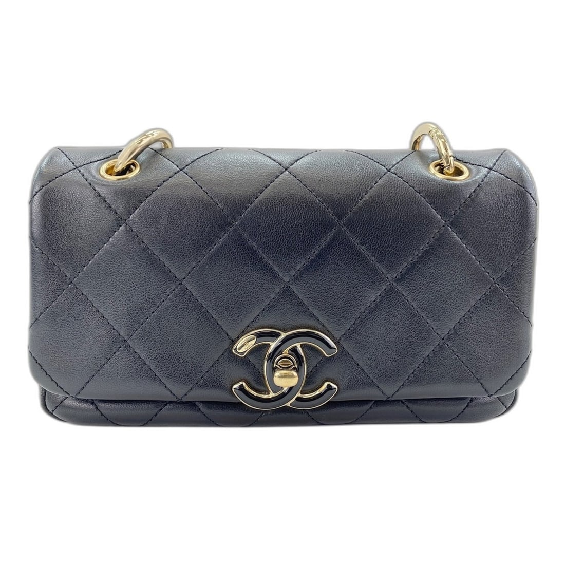 Chanel Matelassé Shoulder Bag, Black: --- Catalog ---Category: SizeSize (HxWxD): 12cm x 20cm x 6cm / 4.72'' x 7.87'' x 2.36''Strap Length: 114cm / 44.88''Category: DesignType: Shoulder bagColor: BlackGender: WomenCategory: GeneralLine: Ma
