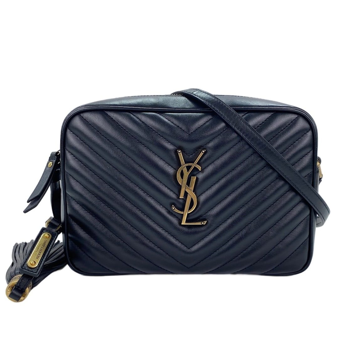 Yves Saint Laurent Lou Camera Bag Fringe Shoulder Black: --- Catalog ---Category: SizeSize (HxWxD): 16cm x 22cm x 7cm / 6.29'' x 8.66'' x 2.75''Strap Length: 128cm - 143cm / 50.39'' - 56.29''Category: DesignType: Shoulder bagColor: BlackGender: WomenCategor