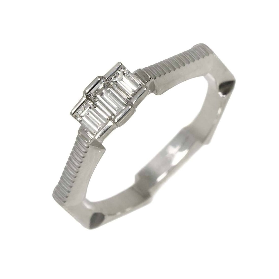 Gucci Link to Love Ring with Diamonds, 18K White Gold (750): --- Catalog ---Category: SizeJP Size: 8.5US Size: 4.5Category: DesignType: Band ringGender: WomenMaterial: White gold (18K)Category: GeneralBrand: Gucci--- Item List ---Section: ConditionRanking: Rank