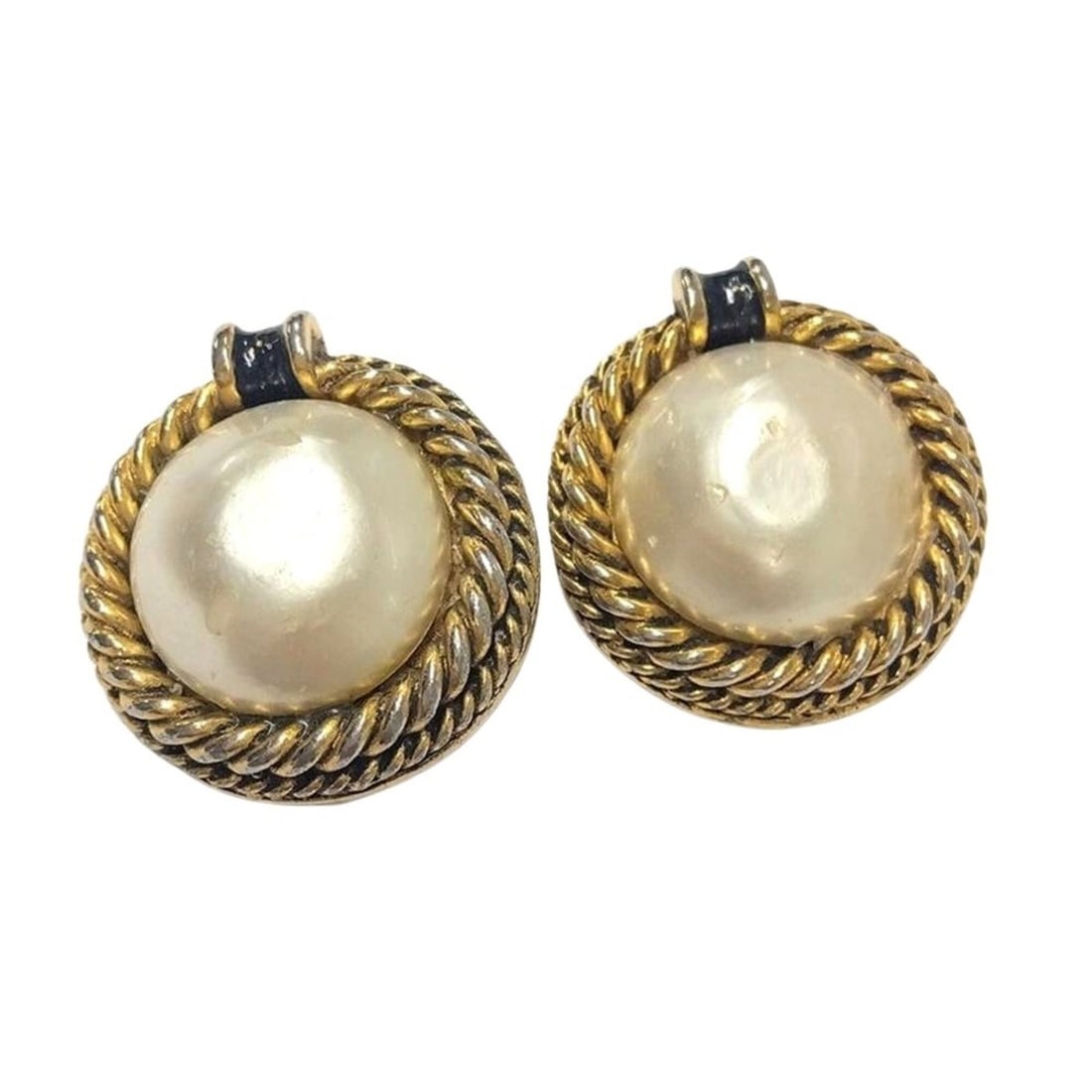 Chanel CHANEL 2181 Earrings, Faux Pearl, GPg Gold, Black: --- Catalog ---Category: SizeSize (HxWxD): 26.00mm x 24.00mm / 1.02'' x 0.94''Category: DesignType: Clip earringsColor: GoldGender: WomenMaterial: Gold platingCategory: GeneralBrand: Chanel--- Item Li
