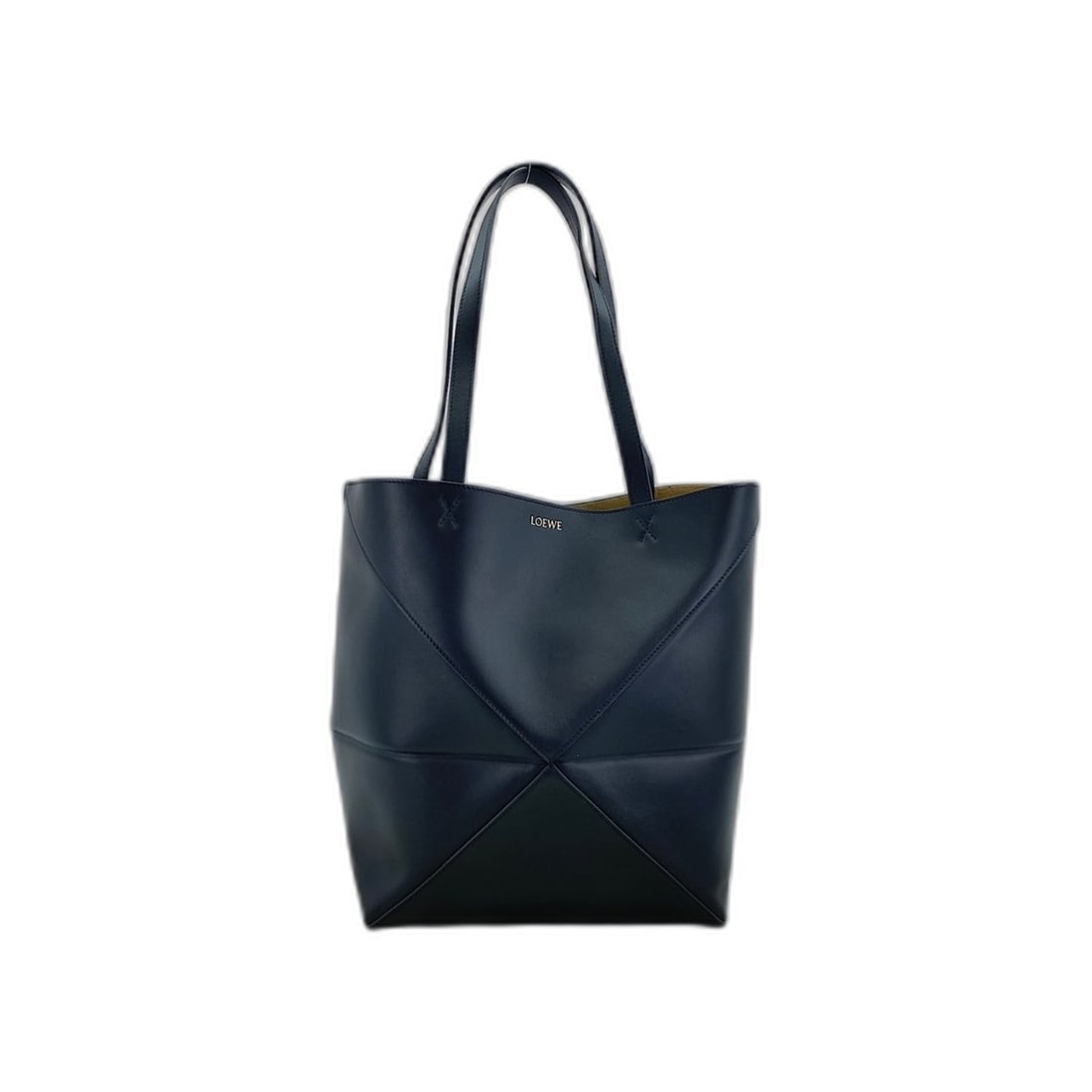 Loewe Puzzlefold Handbag, Black: --- Catalog ---Category: SizeSize (HxWxD): 32cm x 35cm x 12cm / 12.59'' x 13.77'' x 4.72''Category: DesignType: HandbagColor: BlackGender: Men,WomenCategory: GeneralBrand: LoeweCountry of Origin: Spai