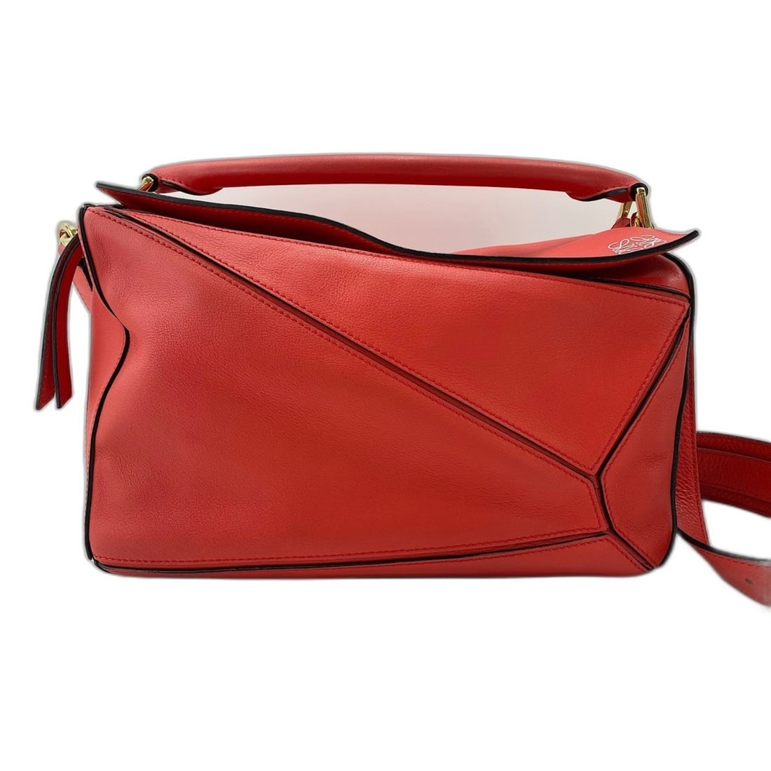 Loewe Puzzle Bag Medium Shoulder Bag, Red: --- Catalog ---Category: SizeSize (HxWxD): 19cm x 29cm x 12cm / 7.48'' x 11.41'' x 4.72''Category: DesignType: Shoulder bagColor: Red colorGender: WomenCategory: GeneralBrand: LoeweCountry of Origin: 