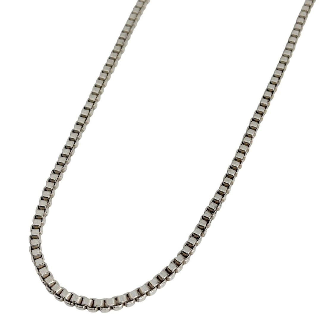 Tiffany & Co. Venetian Necklace Chain, Sterling Silver 925, Women's: --- Catalog ---Category: SizeNeck Circumference: 47.5 cm / 18.7''Category: DesignColor: SilverGender: WomenMaterial: Silver 925Necklace Type: Neck chainCategory: GeneralBrand: Tiffany--- Item List ---