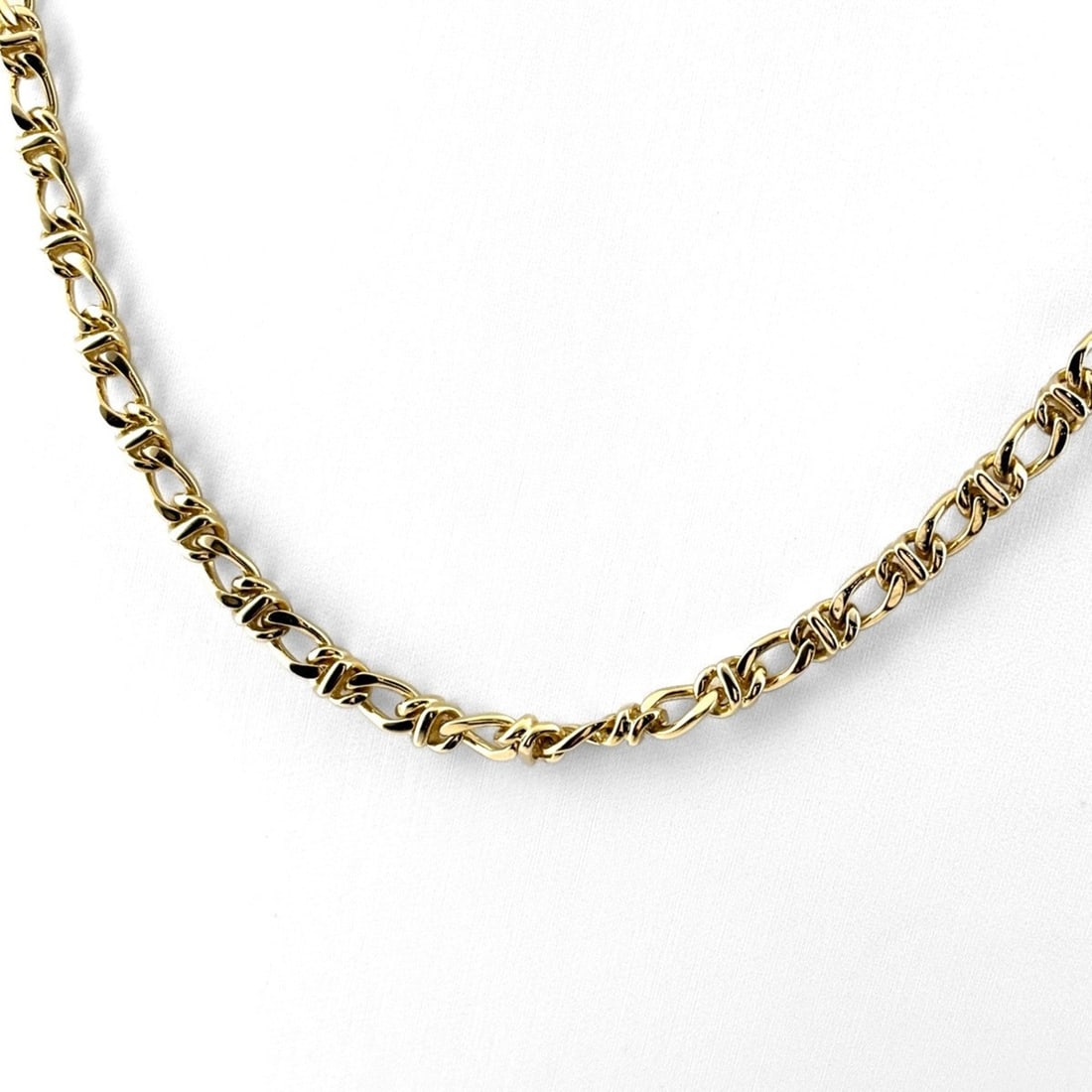 Tiffany & Co. Yellow Gold Necklace (750) for Women: --- Catalog ---Category: SizeNeck Circumference: 77 cm / 30.31''Category: DesignColor: Yellow goldGender: WomenMaterial: Yellow gold (18K)Necklace Type: NecklaceCategory: GeneralBrand: Tiffany--- Item