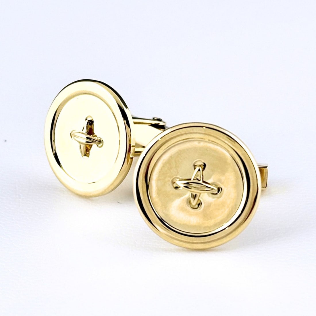 Tiffany & Co. Cufflinks, YG Yellow Gold 750, Men's: --- Catalog ---Category: DesignType: CufflinksColor: Yellow goldGender: MenMaterial: Yellow gold (18K)Category: GeneralBrand: Tiffany--- Item List ---Section: ConditionRanking: Rank AB Used - Traces o