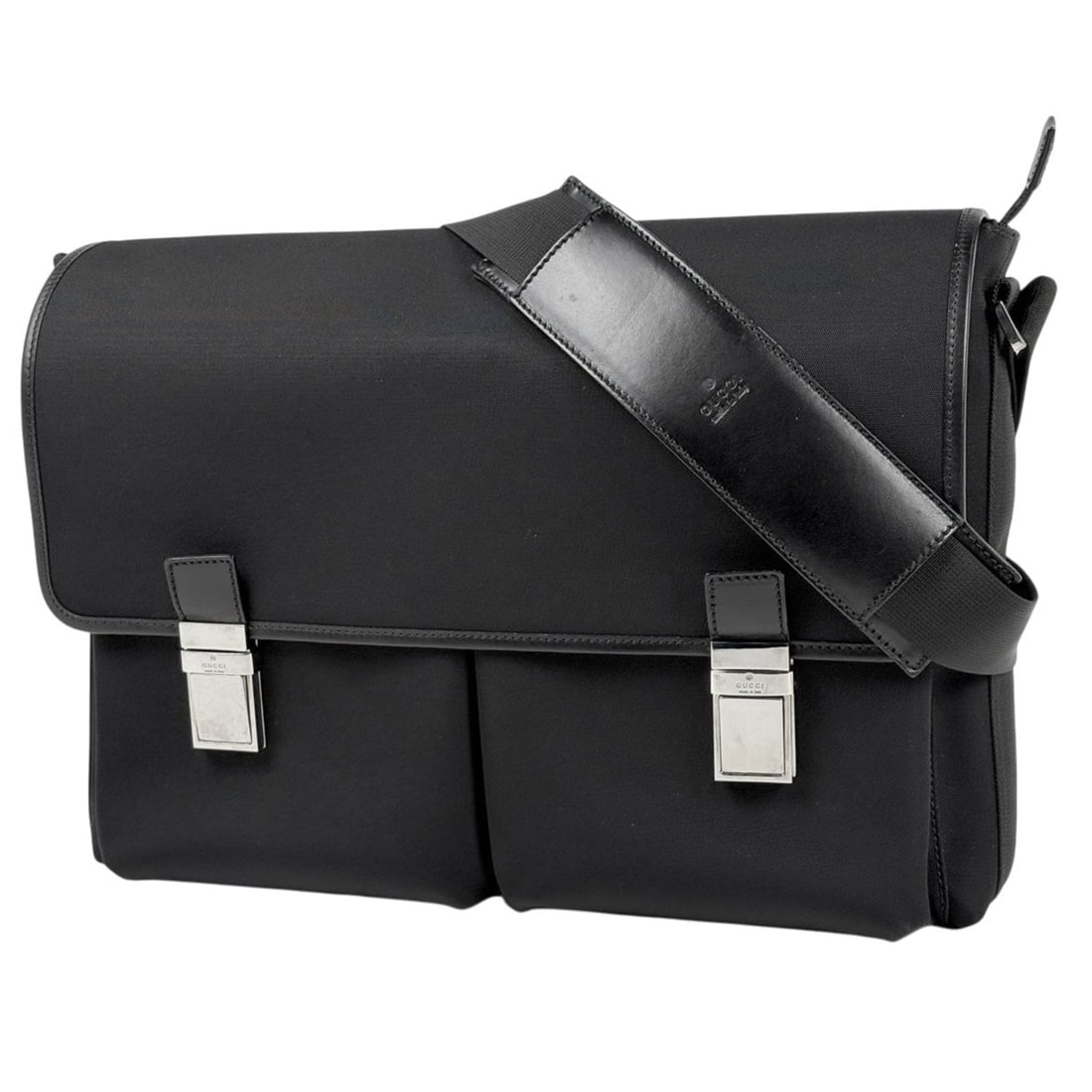 Gucci logo shoulder bag messenger for women, nylon, black, 92538, men's.: --- Catalog ---Category: SizeSize (HxWxD): 30cm x 39cm x 8cm / 11.81'' x 15.35'' x 3.14''Category: DesignType: Messenger bag, Shoulder bagColor: BlackGender: MenMaterial: Nylon , Leather Category: Gen