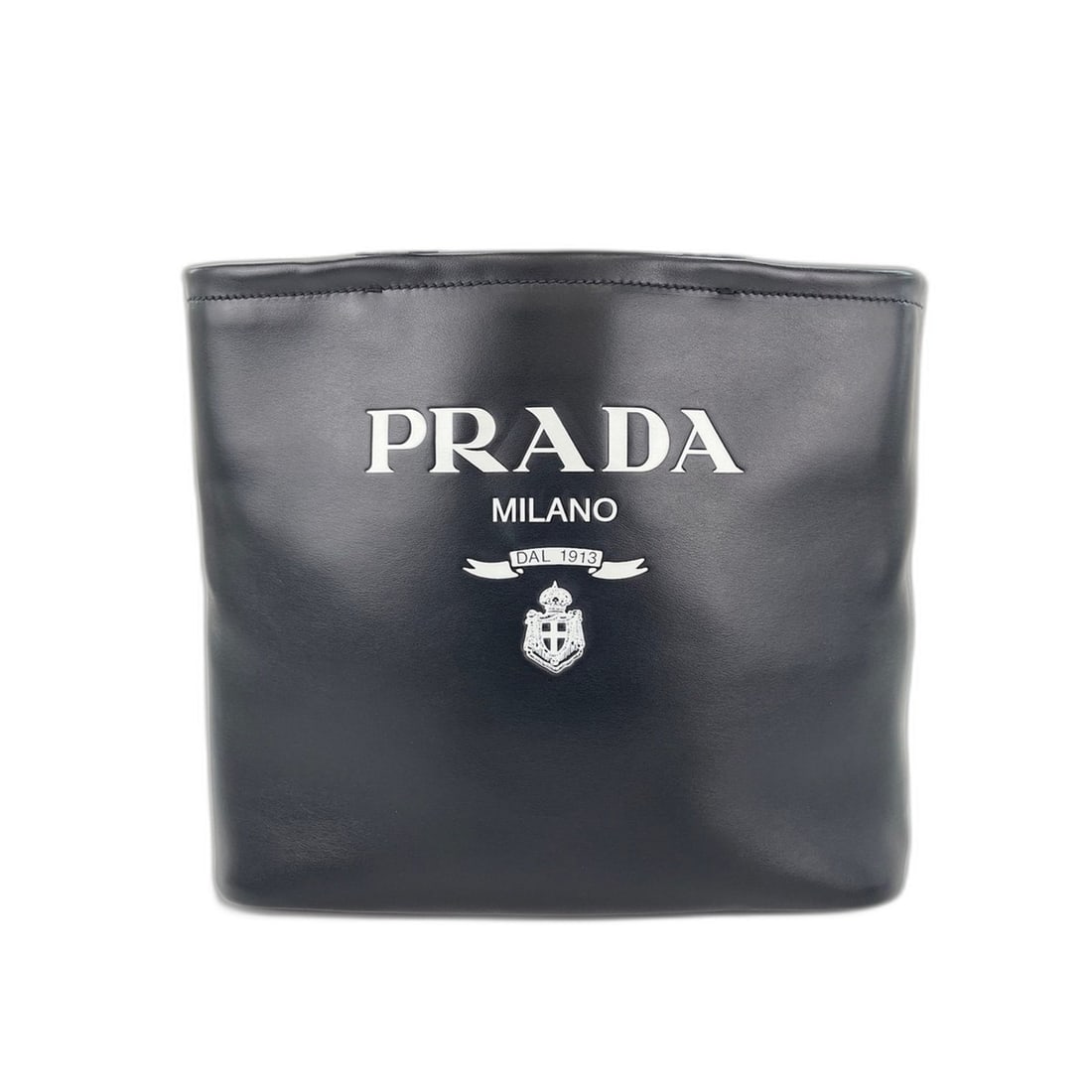 Prada handbag, black: --- Catalog ---Category: SizeSize (HxWxD): 23cm x 25cm x 8cm / 9.05'' x 9.84'' x 3.14''Category: DesignType: HandbagColor: BlackGender: WomenCategory: GeneralBrand: Prada--- Item List ---Section:
