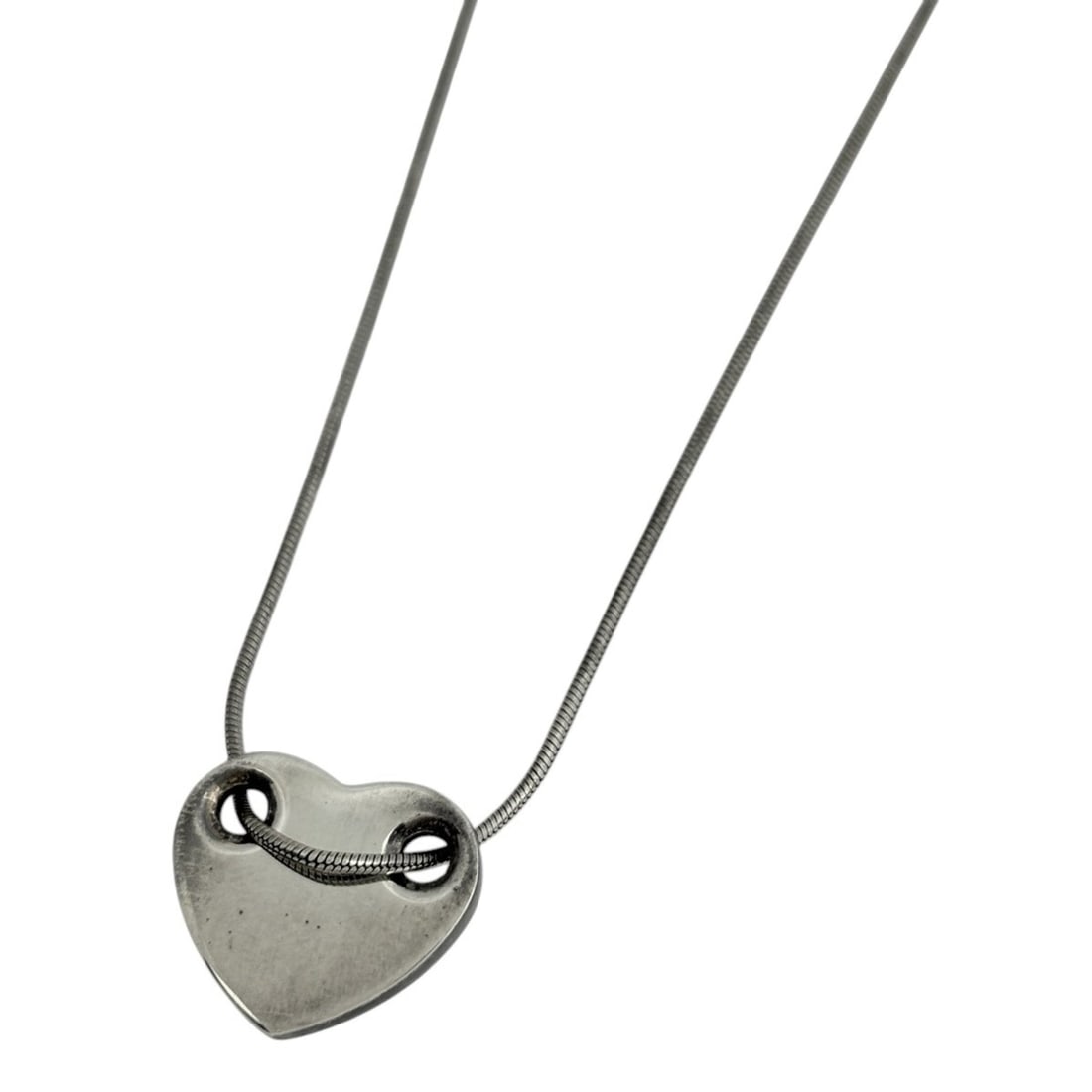 Tiffany & Co. Heart Necklace with Plate, Sterling Silver 925, Silver, Women's: --- Catalog ---Category: SizePendant Size: 1.4mm x 1.6mm / 0.05'' x 0.06''Neck Circumference: 41 cm / 16.14''Category: DesignColor: SilverGender: WomenMaterial: Silver 925Necklace Type: NecklaceCatego