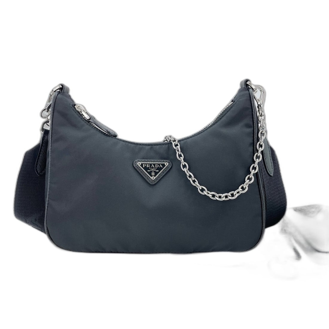 Prada PRADA Re-Edition 2005 Shoulder Bag, Black: --- Catalog ---Category: SizeSize (HxWxD): 11cm x 20cm x 6cm / 4.33'' x 7.87'' x 2.36''Category: DesignType: Shoulder bagColor: BlackGender: Women,MenCategory: GeneralBrand: PradaCountry of Origin: It
