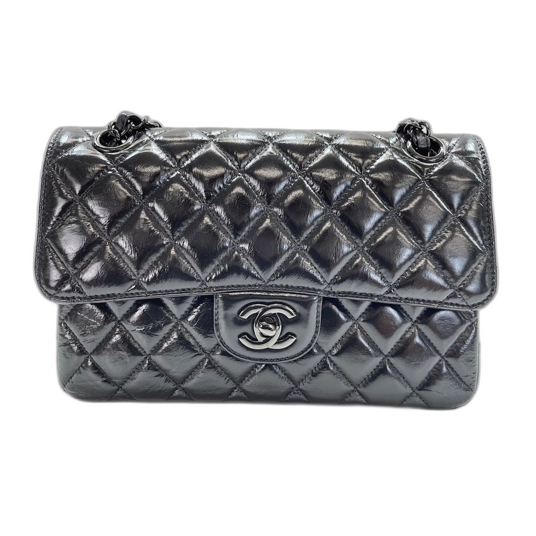 Chanel Matelassé 23 Handbag, Black: --- Catalog ---Category: SizeSize (HxWxD): 15cm x 23cm x 6cm / 5.9'' x 9.05'' x 2.36''Category: DesignType: HandbagColor: BlackGender: WomenCategory: GeneralBrand: ChanelCountry of Origin: France---