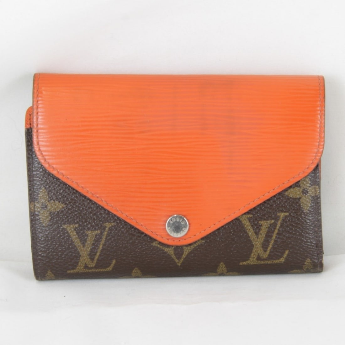 LOUIS VUITTON Portefeuille Marly M60495 Tri-fold Wallet Monogram Canvas/Epi Leather Orange x Brown: --- Catalog ---Category: SizeSize (HxWxD): 9.5cm x 13.5cm x 3cm / 3.74'' x 5.31'' x 1.18''Category: DesignType: Wallet (tri-fold)Color: Brown, Monogram, OrangeGender: WomenMaterial: Monogram , Epi lea
