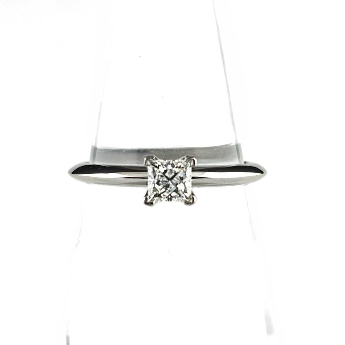 Tiffany & Co. Solitaire Ring, Platinum, Diamond 1P Diamond, Pt950, Women's Ring: --- Catalog ---Category: SizeJP Size: 9.5US Size: 5Category: DesignType: Anniversary ringColor: SilverGender: WomenMaterial: Platinum 950Category: GeneralBrand: Tiffany--- Item List ---Section: Condit