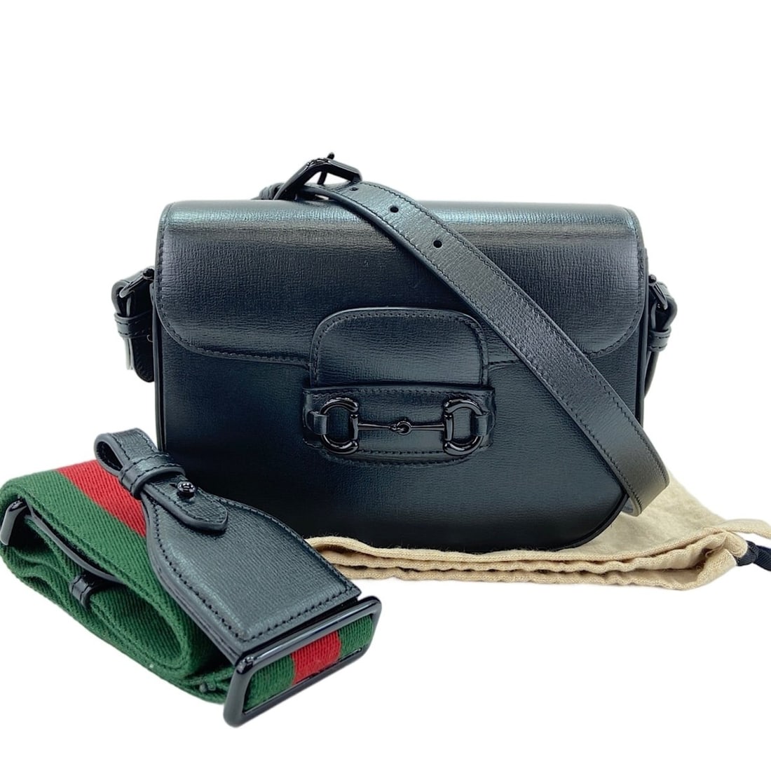 Gucci Horsebit 1955 2-Way Shoulder Bag, Black: --- Catalog ---Category: SizeSize (HxWxD): 17cm x 20cm x 5cm / 6.69'' x 7.87'' x 1.96''Category: DesignType: Shoulder bagColor: BlackGender: Women,MenCategory: GeneralBrand: GucciCountry of Origin: It