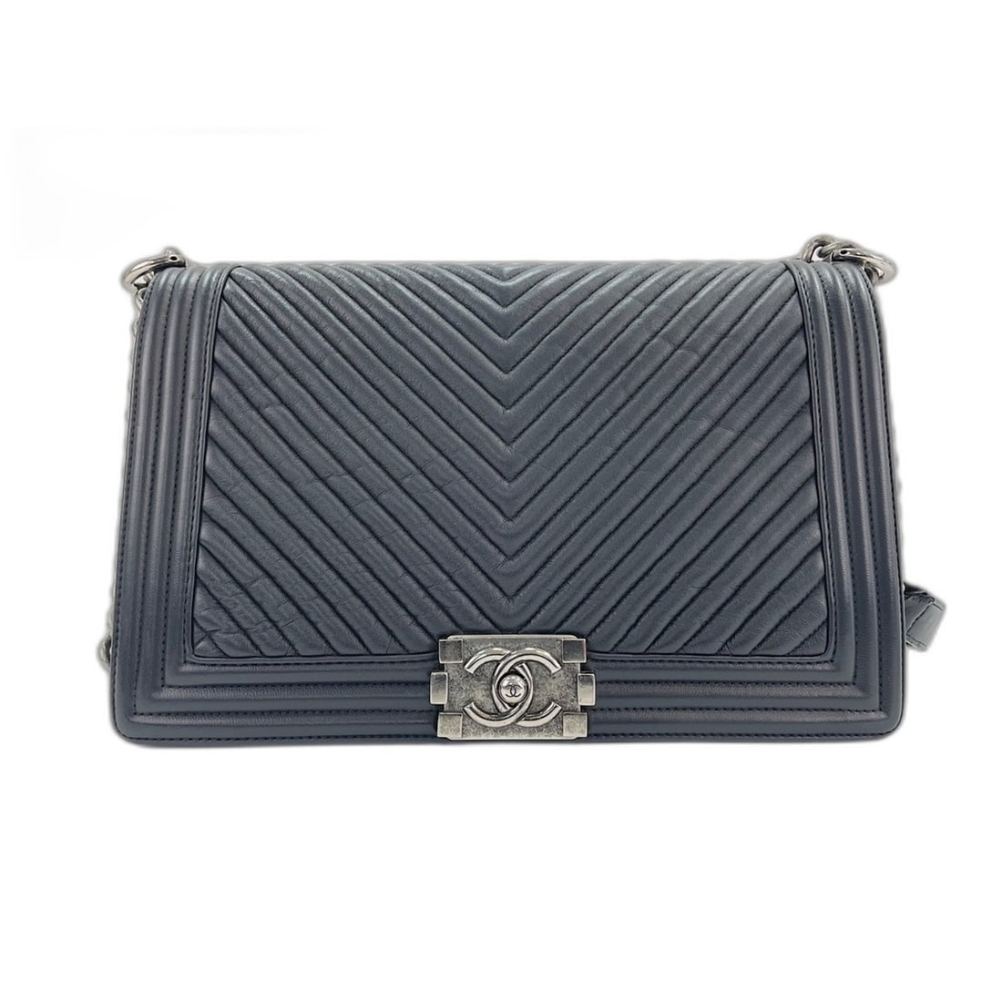 Chanel Boy Large Shoulder Bag, Black: --- Catalog ---Category: SizeSize (HxWxD): 19cm x 28cm x 7cm / 7.48'' x 11.02'' x 2.75''Category: DesignType: Shoulder bagColor: BlackGender: WomenCategory: GeneralBrand: ChanelCountry of Origin: Fran