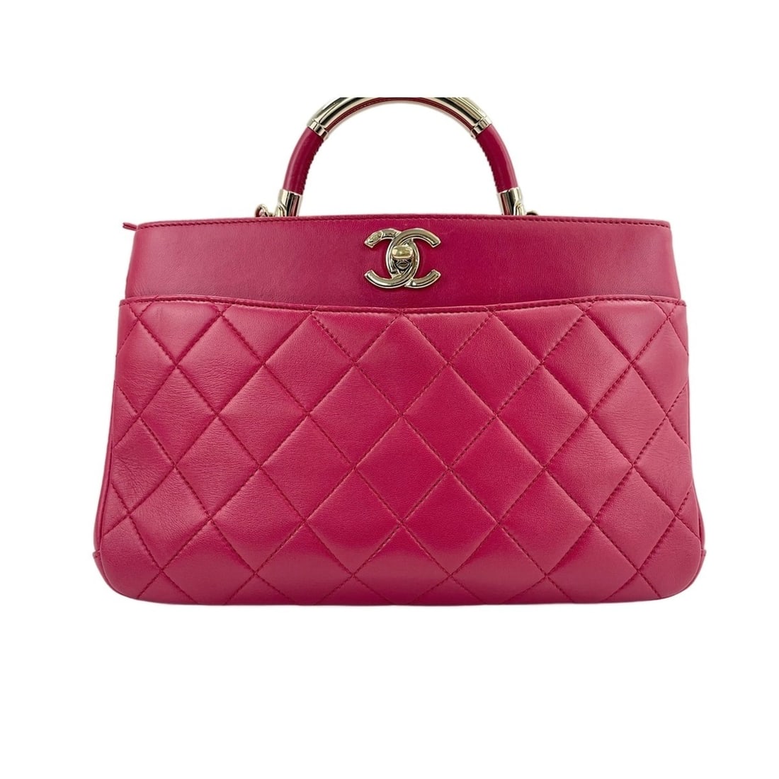 Chanel 2-way Matelassé handbag, red: --- Catalog ---Category: SizeSize (HxWxD): 17cm x 26cm x 10cm / 6.69'' x 10.23'' x 3.93''Category: DesignType: HandbagColor: Red colorGender: WomenCategory: GeneralBrand: ChanelCountry of Origin: Fran