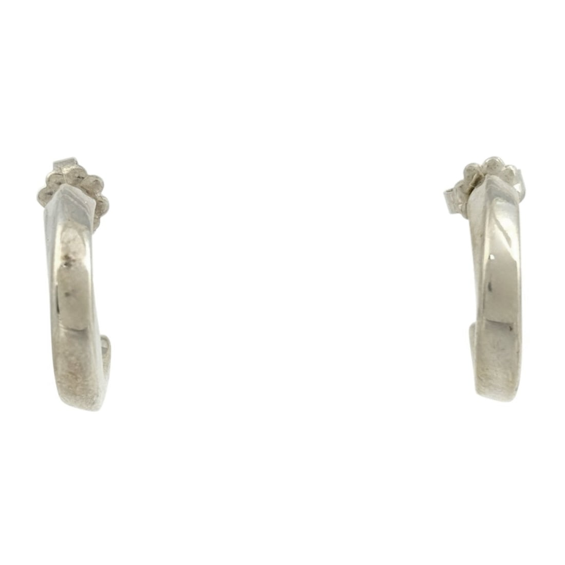 Tiffany & Co. Knife-Edge Hoop Earrings, Sterling Silver 925, Women's: --- Catalog ---Category: SizeSize (HxWxD): 19.00mm x 4.00mm / 0.75'' x 0.16''Category: DesignType: Stud earringsColor: SilverGender: WomenMaterial: Silver 925Category: GeneralBrand: Tiffany--- Item Li