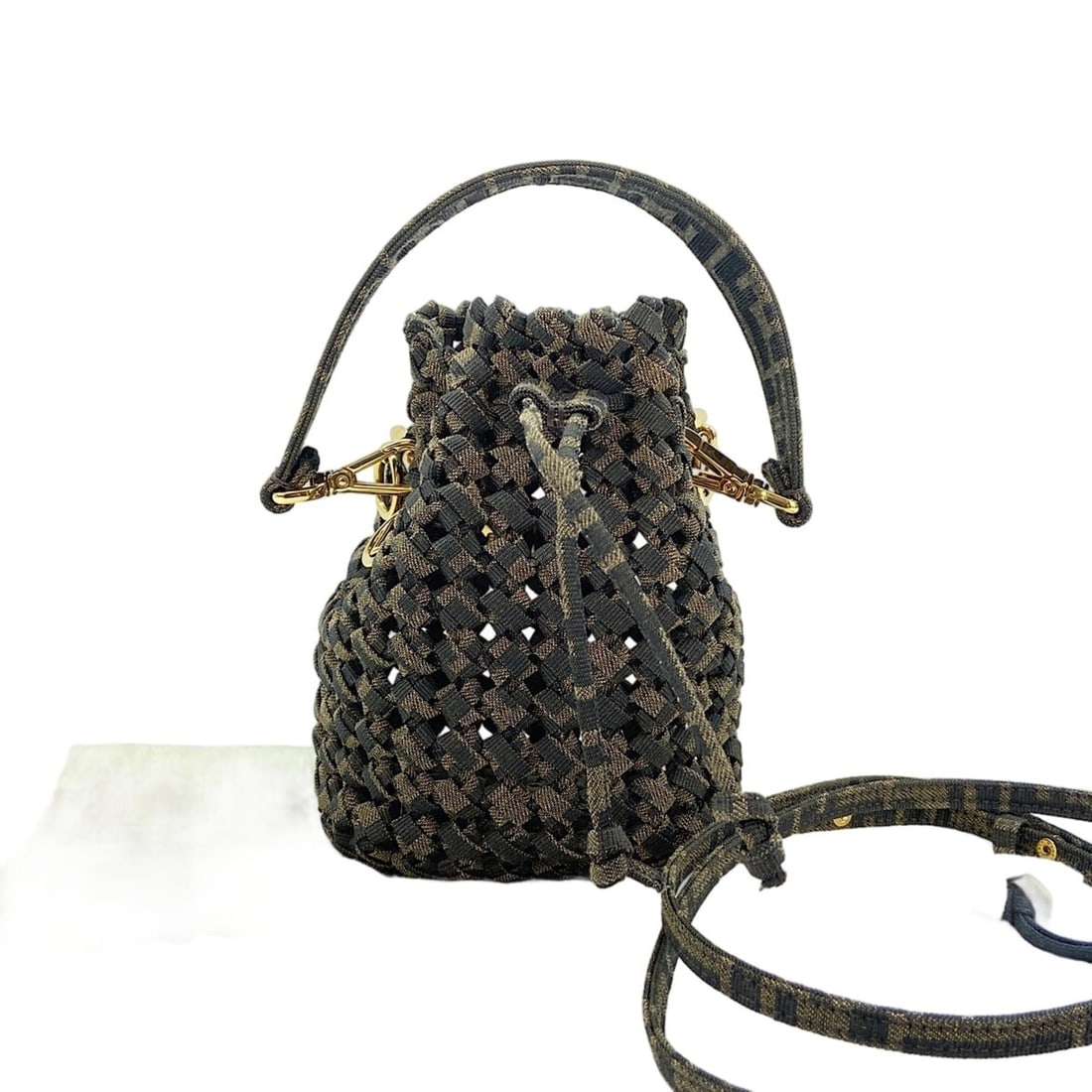 Fendi 2-way Zucca handbag, brown: --- Catalog ---Category: SizeSize (HxWxD): 17cm x 13cm x 11cm / 6.69'' x 5.11'' x 4.33''Category: DesignType: HandbagColor: BrownGender: Women,MenCategory: GeneralBrand: FendiCountry of Origin: Italy-