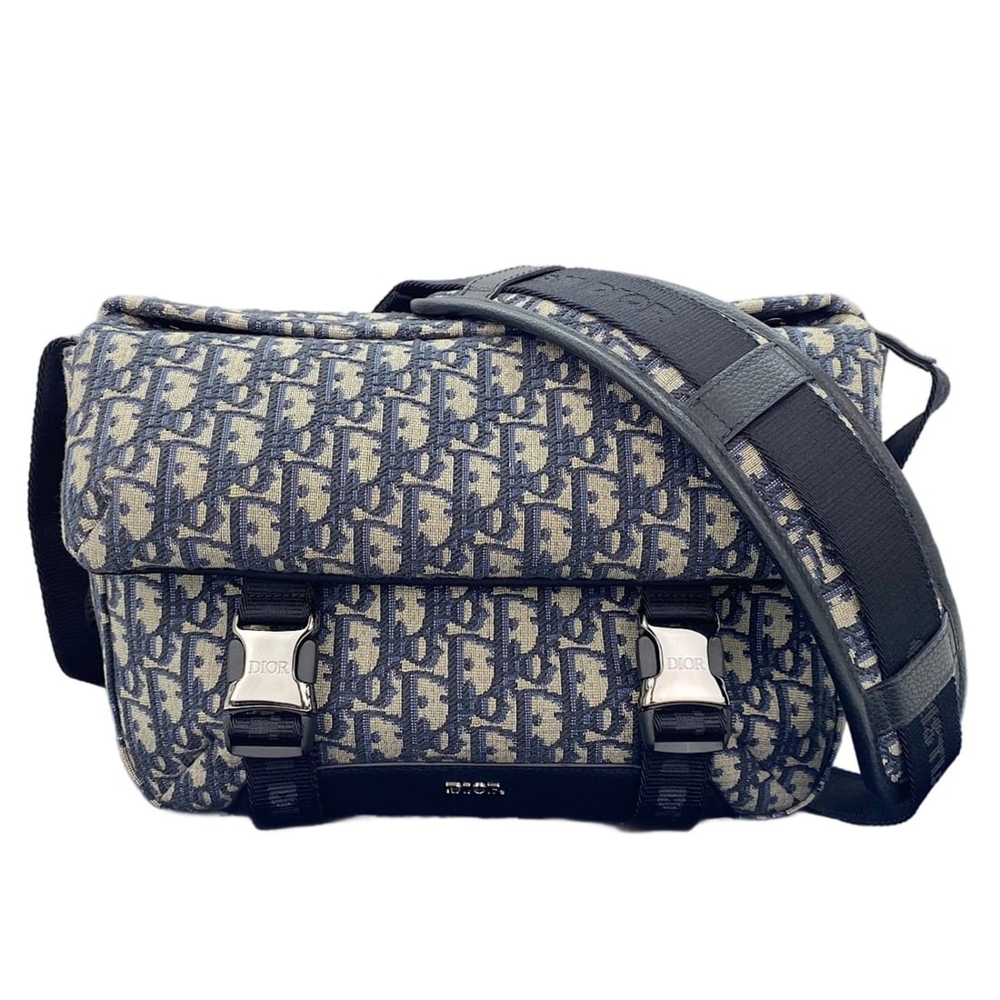 Christian Dior Hit the Road Shoulder Bag, Navy: --- Catalog ---Category: SizeSize (HxWxD): 23cm x 27cm x 8cm / 9.05'' x 10.62'' x 3.14''Category: DesignType: Shoulder bagColor: NavyGender: WomenCategory: GeneralBrand: Christian DiorCountry of Origi