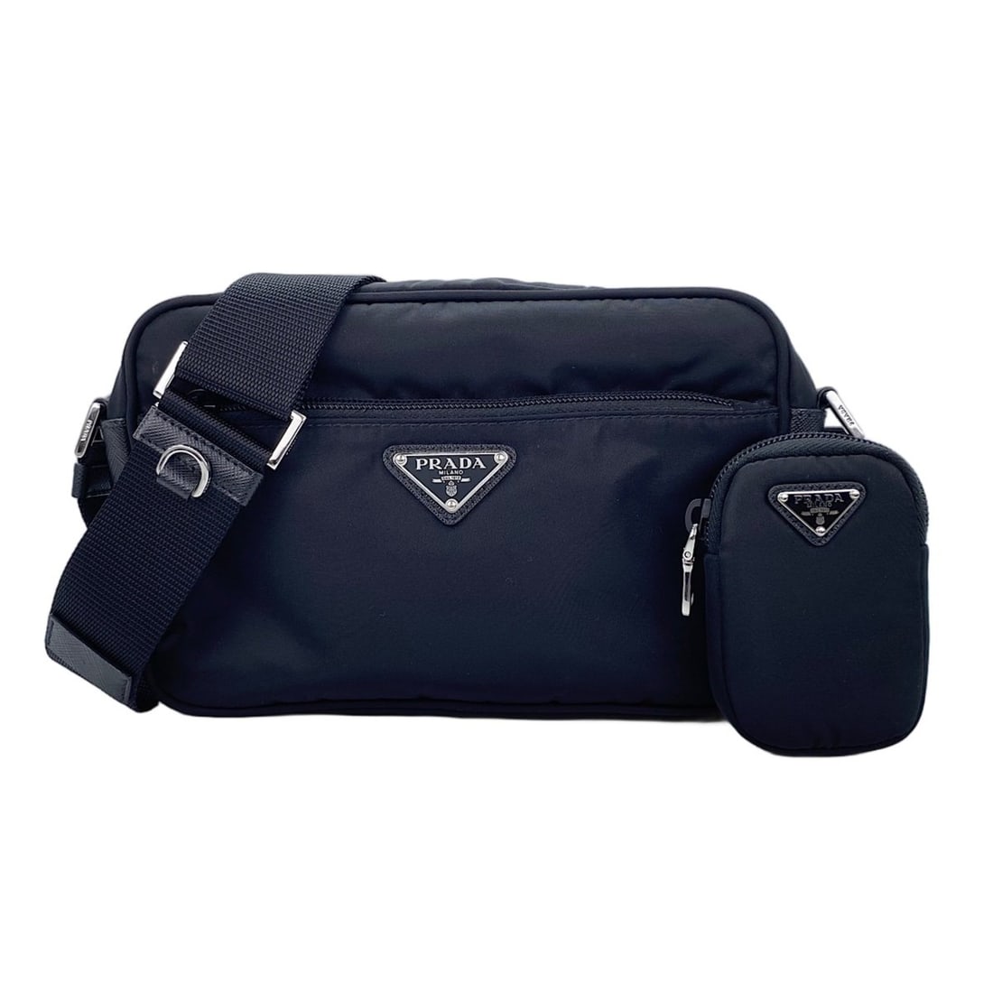 Prada PRADA Triangle Plate Shoulder Bag Black: --- Catalog ---Category: SizeSize (HxWxD): 14cm x 23cm x 7cm / 5.51'' x 9.05'' x 2.75''Category: DesignType: Shoulder bagColor: BlackGender: Men,WomenCategory: GeneralBrand: PradaCountry of Origin: It