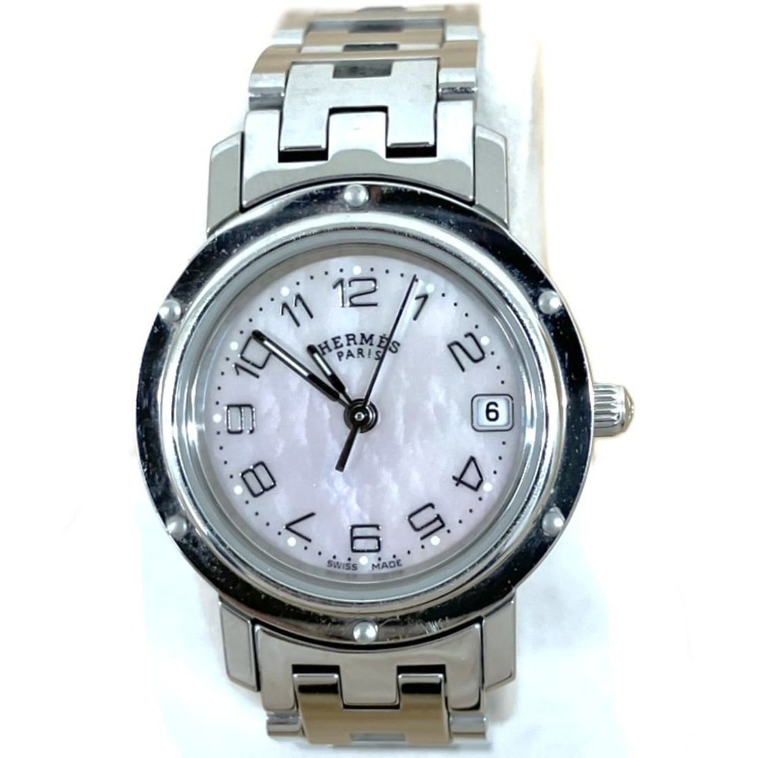 Hermes Clipper Nacre Pink Mother-of-Pearl Watch CL4.210: --- Catalog ---Category: SizeWrist Size: 14cm / 5.51''Case Diameter: 25mm / 0.98''Category: DesignType: WristwatchGender: WomenColor (Dial): Pink shellMaterial (Band): Stainless steelMaterial (Case): 