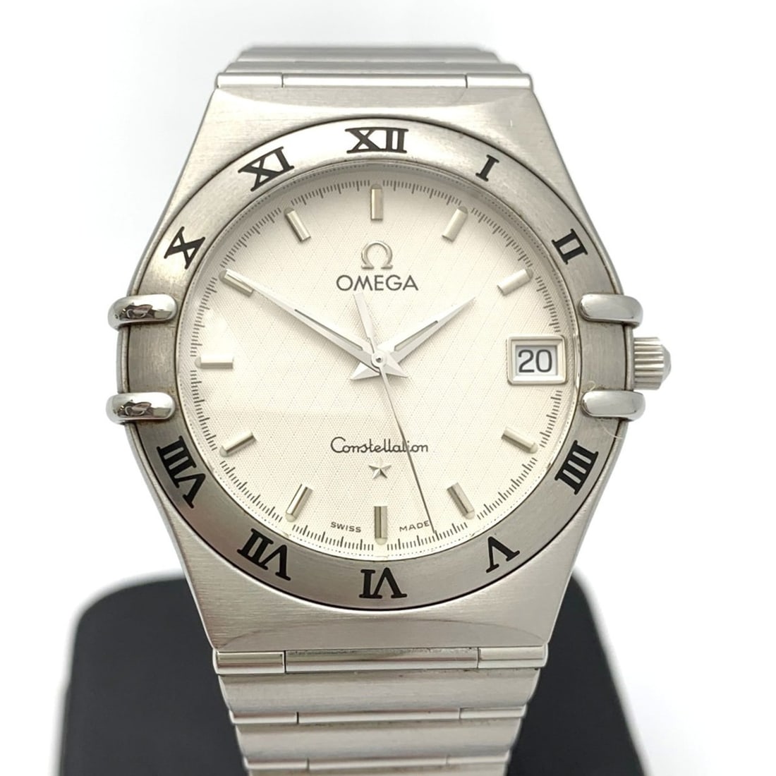 OMEGA Constellation 1512.3 Men's Quartz Watch with Stainless Steel and White Dial: --- Catalog ---Category: SizeWrist Size: 17cm / 6.69''Case Diameter: 34mm / 1.34''Category: DesignType: WristwatchGender: MenColor (Dial): WhiteMaterial (Band): Stainless steelMaterial (Case): Stainle