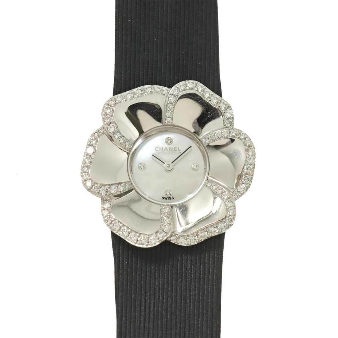 CHANEL Camellia H1187 Women's Diamond Bezel Watch with 4 Diamonds, White Shell, and 18K Gold Quartz: --- Catalog ---Category: SizeWrist Size: 14cm - 18cm / 5.51'' - 7.08''Case Diameter: 26mm / 1.02''Category: DesignType: WristwatchGender: WomenColor (Dial): White shellMaterial (Band): Satin, White go
