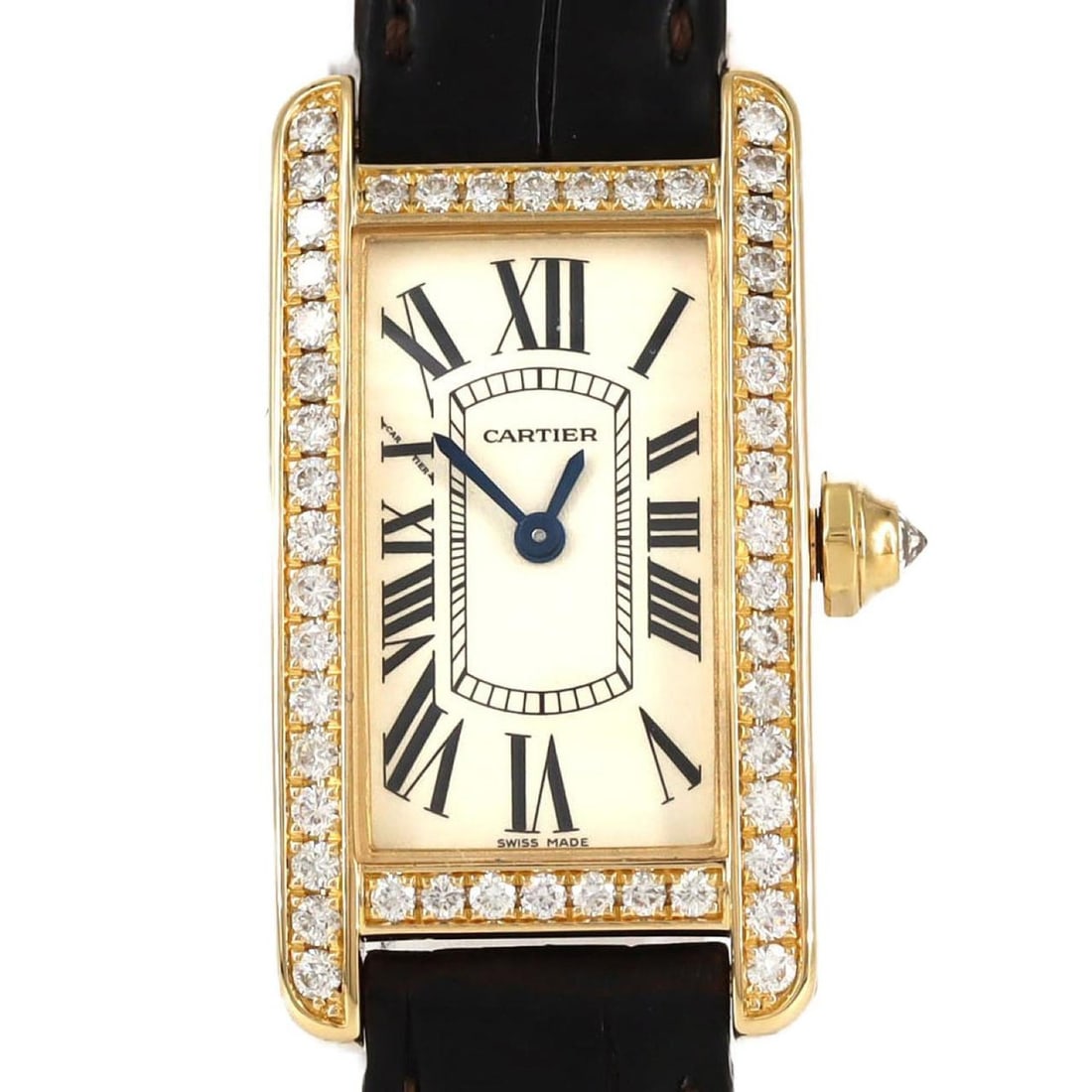 Cartier Tank Américaine SM Yellow Gold Cross D WB707231 Quartz Watch: --- Catalog ---Category: SizeCase Diameter: 19mm / 0.75''Category: DesignType: WristwatchGender: WomenColor (Band): BrownColor (Dial): SilverMaterial (Case): Yellow goldCategory: GeneralLine: Tank Ame