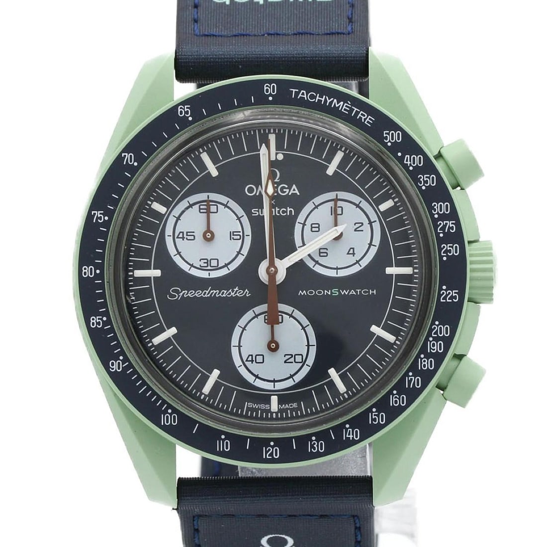 Swatch x Omega Mission on Earth SO33G100 Bioceramic Quartz Watch: --- Catalog ---Category: SizeCase Diameter: 42mm / 1.65''Category: DesignType: WristwatchGender: MenColor (Dial): Blue, SilverMaterial (Case): CeramicCategory: GeneralMPN: SO33G100Brand: SwatchCategor