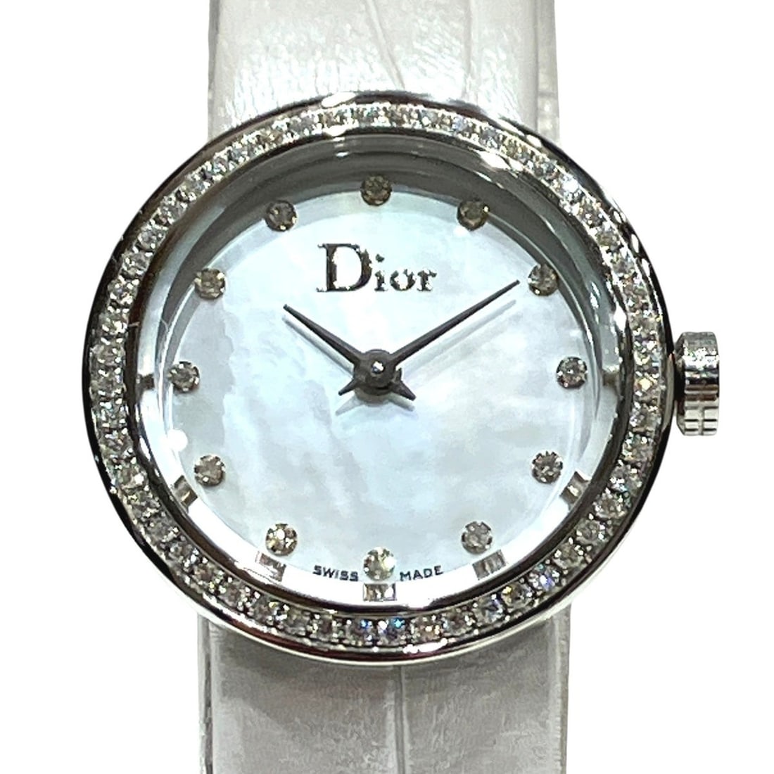 Dior La Di de wristwatch, total weight 21.3g, stainless steel, genuine leather strap, quartz: --- Catalog ---Category: SizeWrist Size: 17cm / 6.69''Case Diameter: 23mm / 0.91''Category: DesignType: WristwatchGender: MenColor (Dial): White shellMaterial (Band): Stainless steelMaterial (Case): S