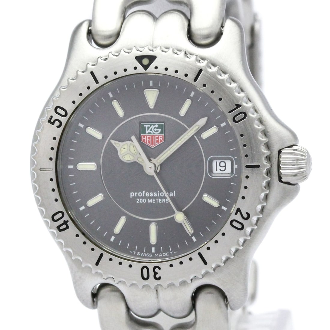 TAG HEUER Sel Professional 200M Quartz Mid Size Watch WG1213 Polished: --- Catalog ---Category: SizeCase Diameter: 34mm / 1.34''Category: DesignType: WristwatchStyle: Dress/FormalGender: MenColor (Dial): GrayMaterial (Band): Stainless steelMaterial (Case): Stainless stee