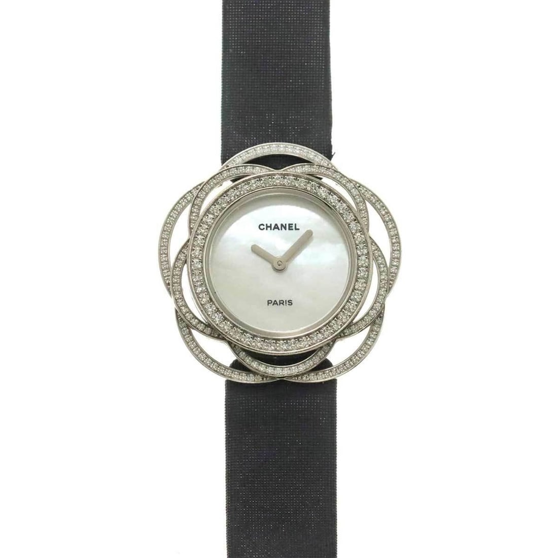 Chanel Camelia J10943 Diamond Bezel Women's Watch White Shell 18KWG Gold Quartz: --- Catalog ---Category: SizeWrist Size: 12cm - 16cm / 4.72'' - 6.29''Case Diameter: 24mm / 0.94''Category: DesignType: WristwatchGender: WomenColor (Dial): White shellMaterial (Band): Satin, White go