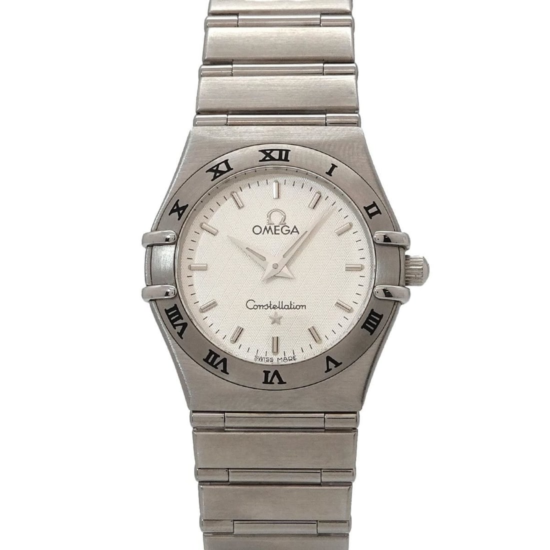 Omega Constellation 1572 30 Ladies' Watch, Silver, Quartz Watch: --- Catalog ---Category: SizeWrist Size: 15cm / 5.9''Case Diameter: 25mm / 0.98''Category: DesignType: WristwatchGender: WomenColor (Dial): SilverMaterial (Band): Stainless steelMaterial (Case): Stain