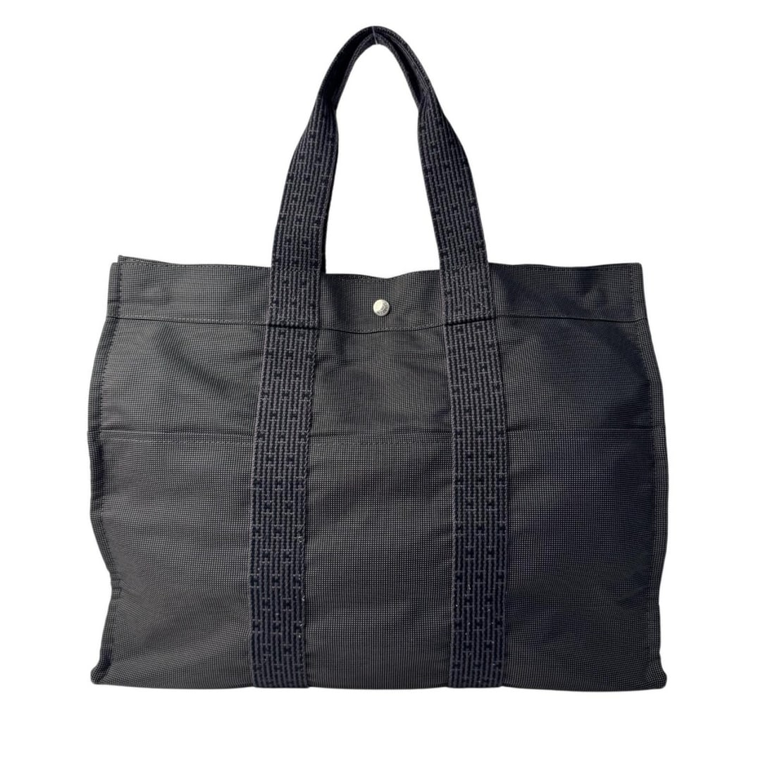 Hermes HERMES Herline GM Tote Bag Canvas Women's: --- Catalog ---Category: SizeSize (HxWxD): 34cm x 46.5cm x 15cm / 13.38'' x 18.3'' x 5.9''Category: DesignType: Tote bagColor: Dark grayGender: WomenMaterial: Canvas Category: GeneralBrand: Hermes--- 