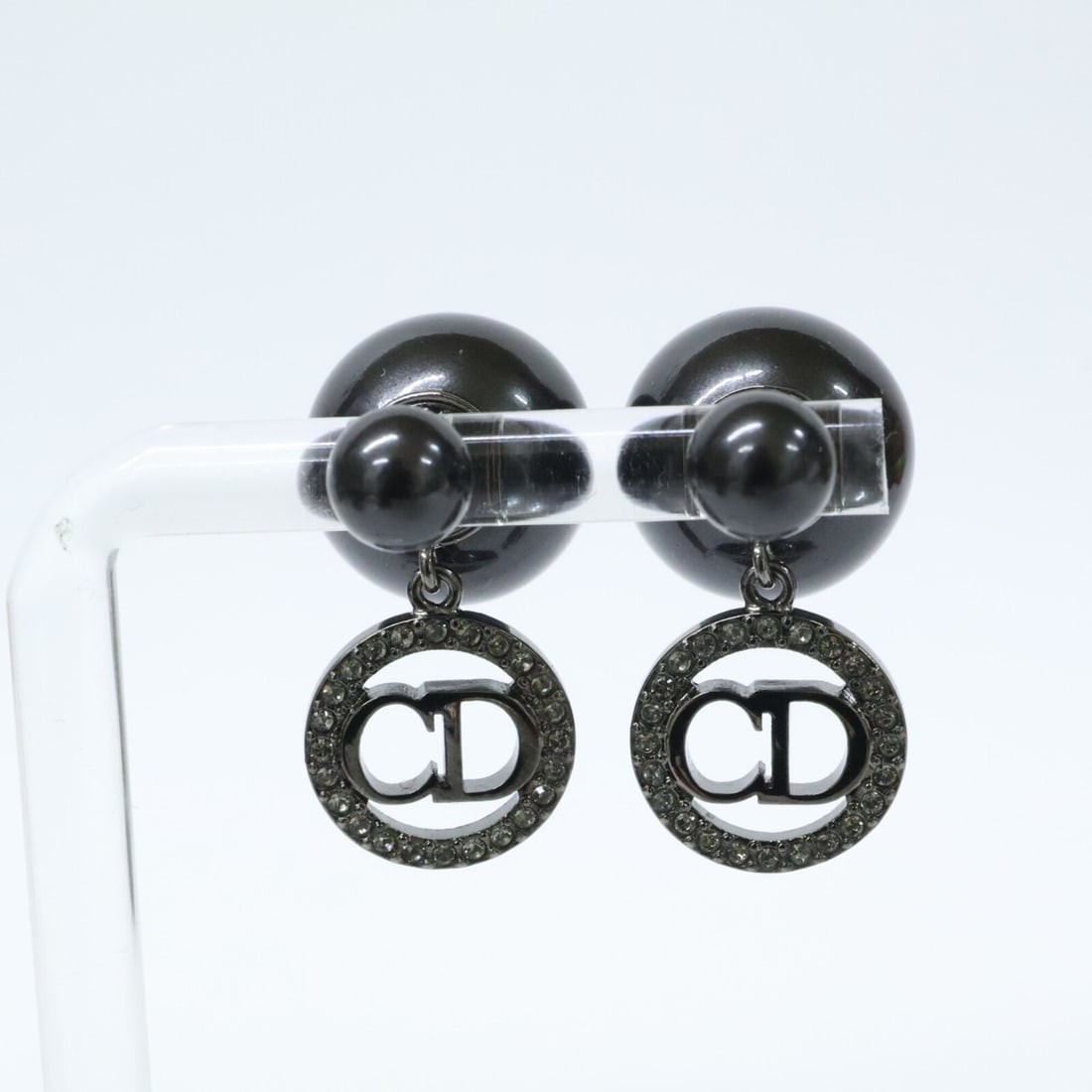 Christian Dior DIOR Tribales Metal Resin Pearl Crystal Earrings, Black, Women's: --- Catalog ---Category: DesignType: Stud earringsColor: BlackGender: WomenMaterial: MetalCategory: GeneralBrand: Christian Dior--- Item List ---Section: ConditionRanking: Rank A Used - A few traces o