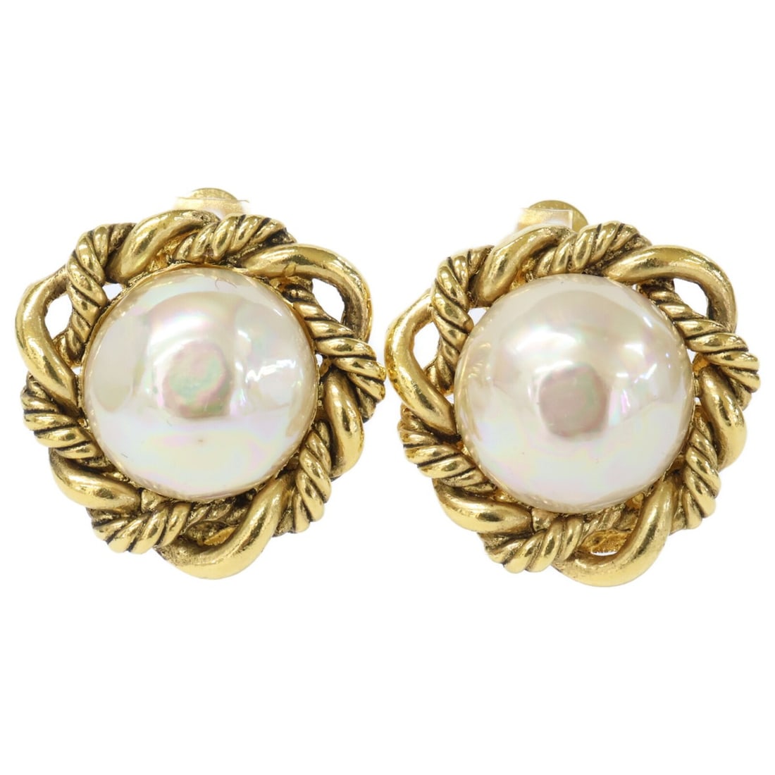 CHANEL 1984 Pearl Round Earrings, Yellow Gold, Pearl, Women's: --- Catalog ---Category: SizeSize (HxWxD): 22.00mm x 20.40mm / 0.87'' x 0.80''Category: DesignType: Clip earringsColor: Yellow goldGender: WomenMaterial: MetalCategory: GeneralBrand: Chanel--- Item Li