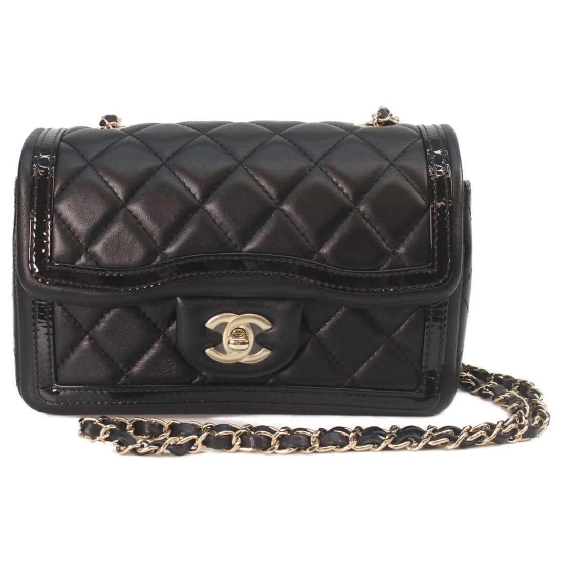 CHANEL AS4288 Matelassé 20 Black Lambskin x Patent Leather Gold Hardware Single Flap Shoulder Bag: --- Catalog ---Category: SizeSize (HxWxD): 13.5cm x 19cm x 6.5cm / 5.31'' x 7.48'' x 2.55''Category: DesignType: Shoulder bagColor: BlackGender: WomenMaterial: Leather Hardware Color: GoldLeather/Fur 
