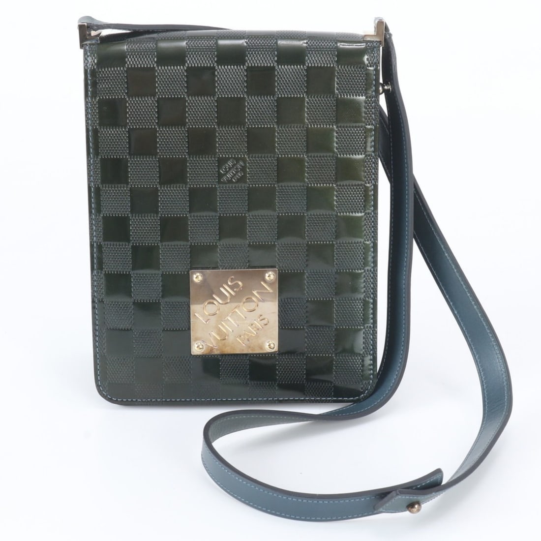 Louis Vuitton Damier Vernis Club M92128 Leather 2-Way Shoulder Bag Messenger for Men: --- Catalog ---Category: SizeSize (HxWxD): 22cm x 17cm x 8cm / 8.66'' x 6.69'' x 3.14''Strap Length: 103cm / 40.55''Handle Length: 55cm / 21.65''Category: DesignType: Shoulder bagGender: MenMaterial: 