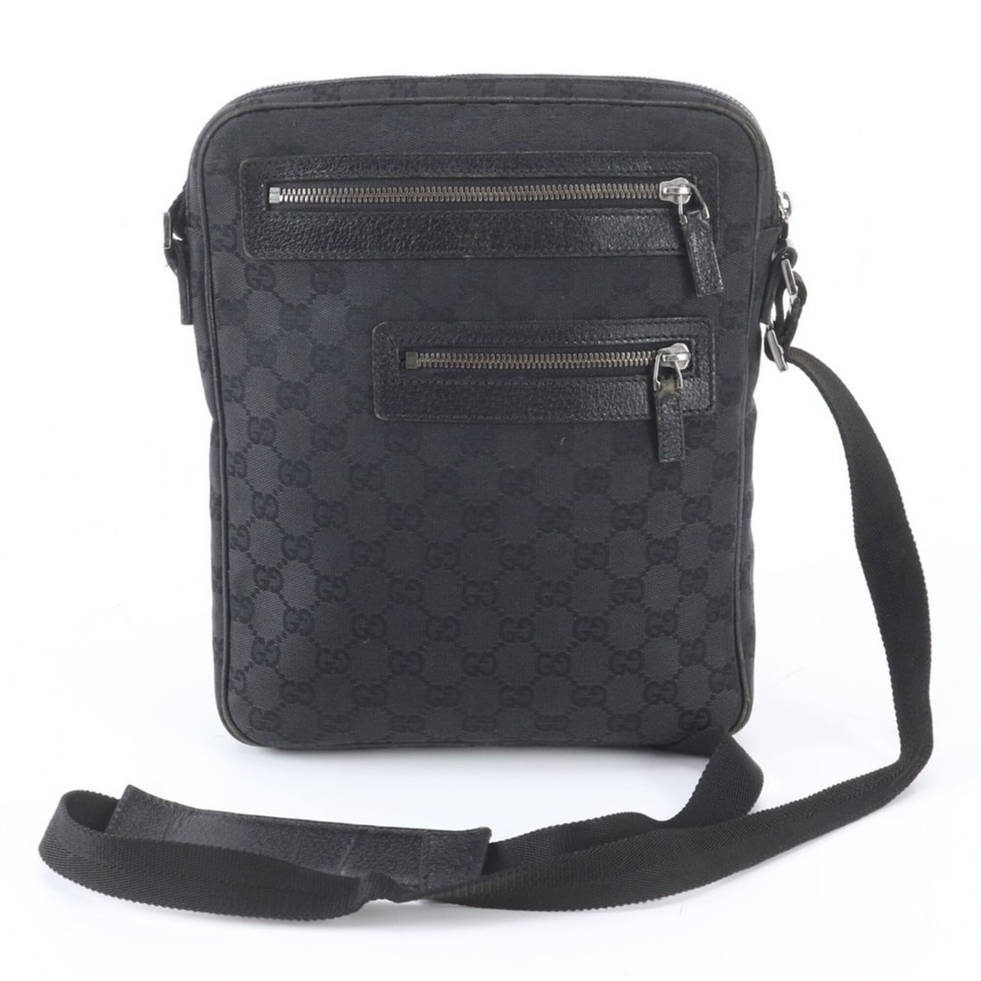 Gucci GG Canvas 92551 Leather Shoulder Bag Messenger Black Men's: --- Catalog ---Category: SizeSize (HxWxD): 27cm x 22cm x 4cm / 10.62'' x 8.66'' x 1.57''Strap Length: 147cm / 57.87''Category: DesignType: Shoulder bagColor: BlackGender: MenMaterial: GG canvas , Leat
