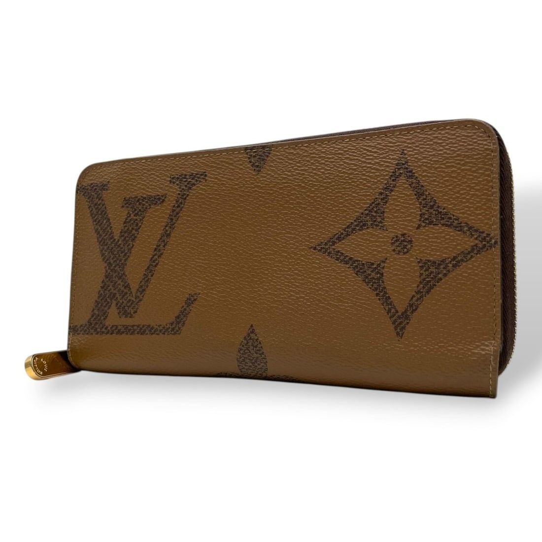 Louis Vuitton Zippy Wallet M69353 Monogram Giant Reverse Round Zipper Long Brown: --- Catalog ---Category: SizeSize (HxWxD): 10cm x 19.5cm x 2.5cm / 3.93'' x 7.67'' x 0.98''Category: DesignType: Long wallet (bi-fold)Color: BrownGender: Men,WomenMaterial: PVC Category: GeneralMPN: M