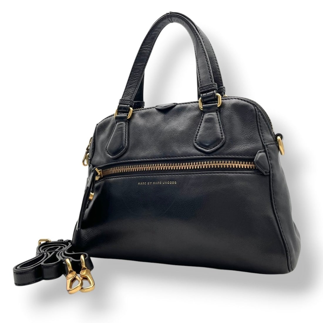 Marc by Marc Jacobs Marc by Jacobs handbag/shoulder bag, leather satchel, black, gold hardware, S95: --- Catalog ---Category: SizeSize (HxWxD): 23cm x 30cm x 12cm / 9.05'' x 11.81'' x 4.72''Category: DesignType: Handbag, Shoulder bagColor: BlackGender: WomenMaterial: Leather Category: GeneralBrand: M