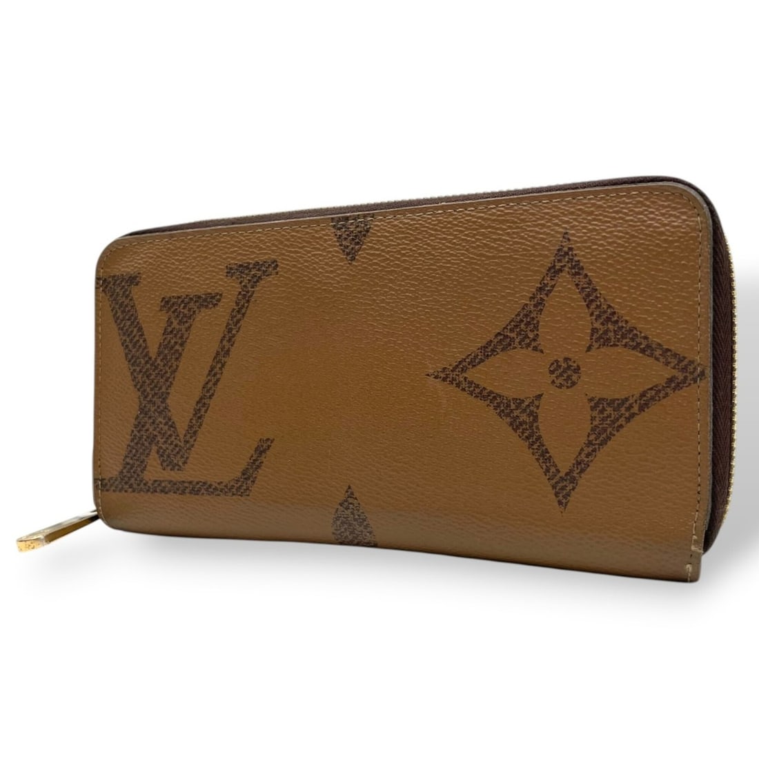Louis Vuitton Zippy Wallet M69353 Monogram Giant Reverse Round Zipper Long Brown: --- Catalog ---Category: SizeSize (HxWxD): 10cm x 19.5cm x 2.5cm / 3.93'' x 7.67'' x 0.98''Category: DesignType: Long wallet (bi-fold)Color: BrownGender: Men,WomenMaterial: PVC Category: GeneralMPN: M