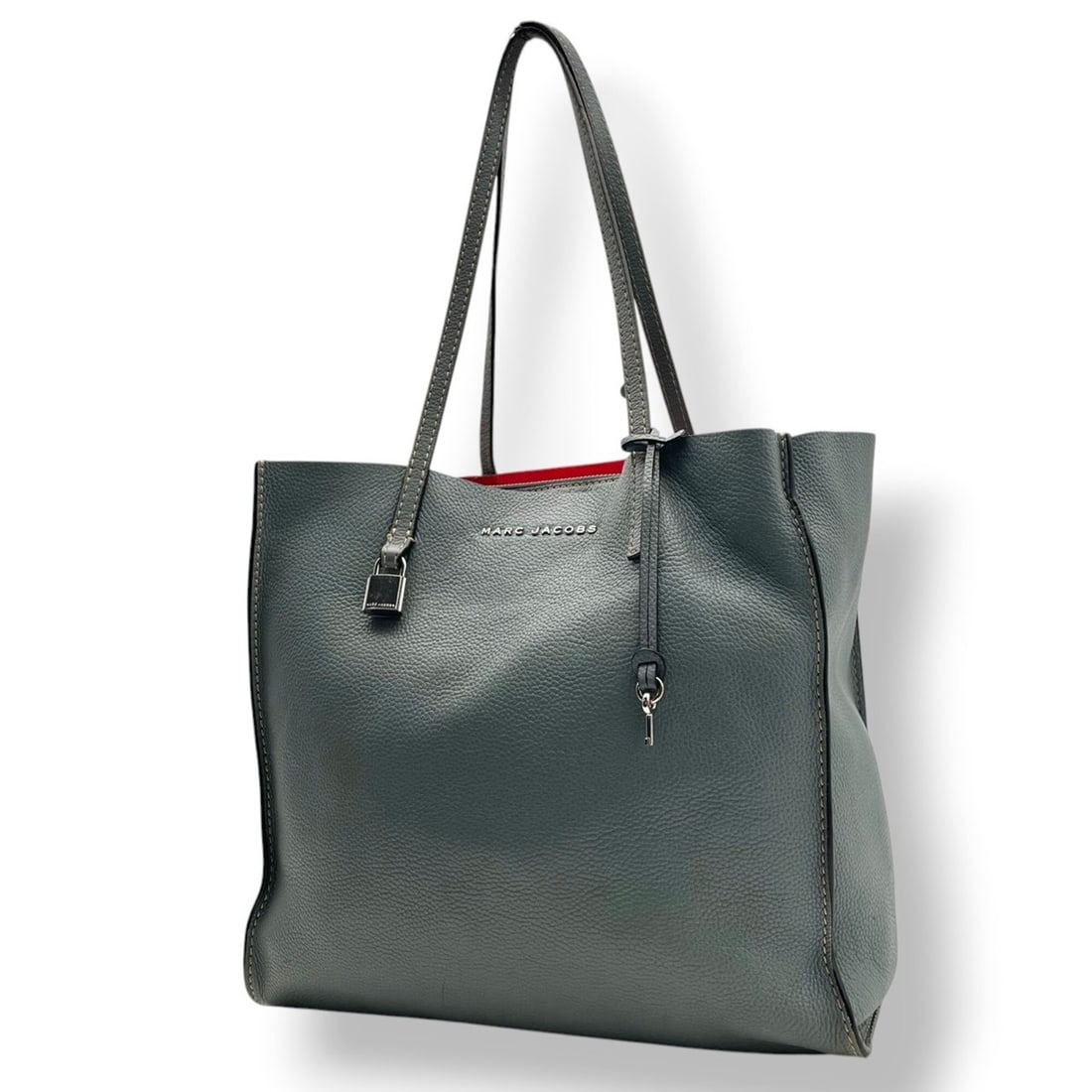 Marc Jacobs Tote Bag Handbag Leather Blue-Gray Gold Hardware The Grind S10: --- Catalog ---Category: SizeSize (HxWxD): 32cm x 33cm x 12cm / 12.59'' x 12.99'' x 4.72''Category: DesignType: Handbag, Tote bagColor: Gold, GrayGender: WomenMaterial: Leather Category: GeneralBrand:
